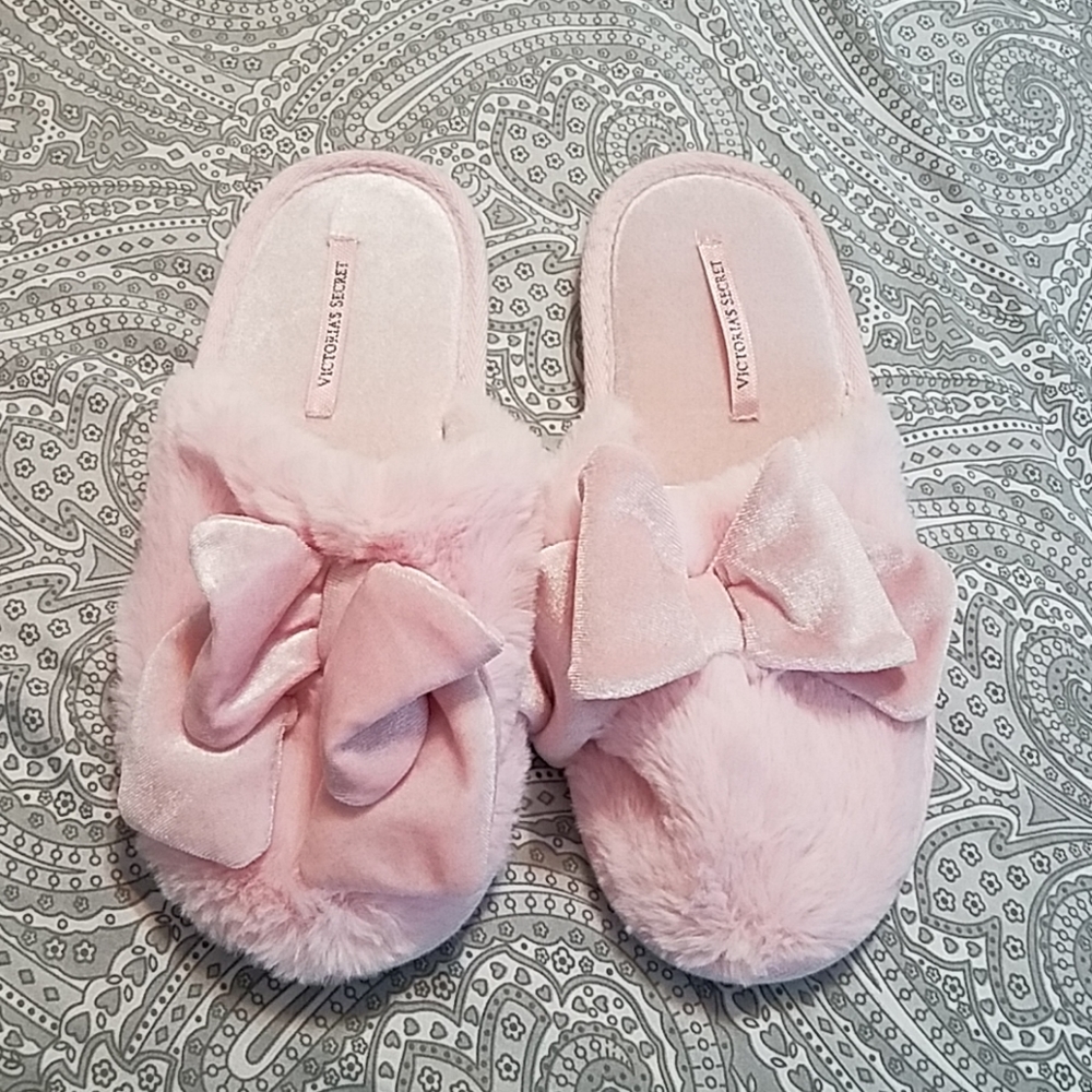 Victoria's Secret Pink Fuzzy Slippers sz Small